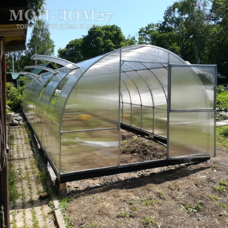 Теплица Восточная Усиленная 10 метров с поликарбонатом | Мой-Дом27 | Каркас изготовлен из оцинкованной замкнутой трубы 20*20 мм.<br>
 Ширина - 3 метра. Высота - 2,1 метра. Длина 10 метров. <br>
 Выдерживаемая снеговая нагрузка - 150 кг/м2. Выдерживаемая ветровая нагрузка - до 20 м/с.<br>
 Расстояние между дугами 0,65 метра. Толщина металла дуг 1,2 мм. Ширина двери 0,96 метра.<br>